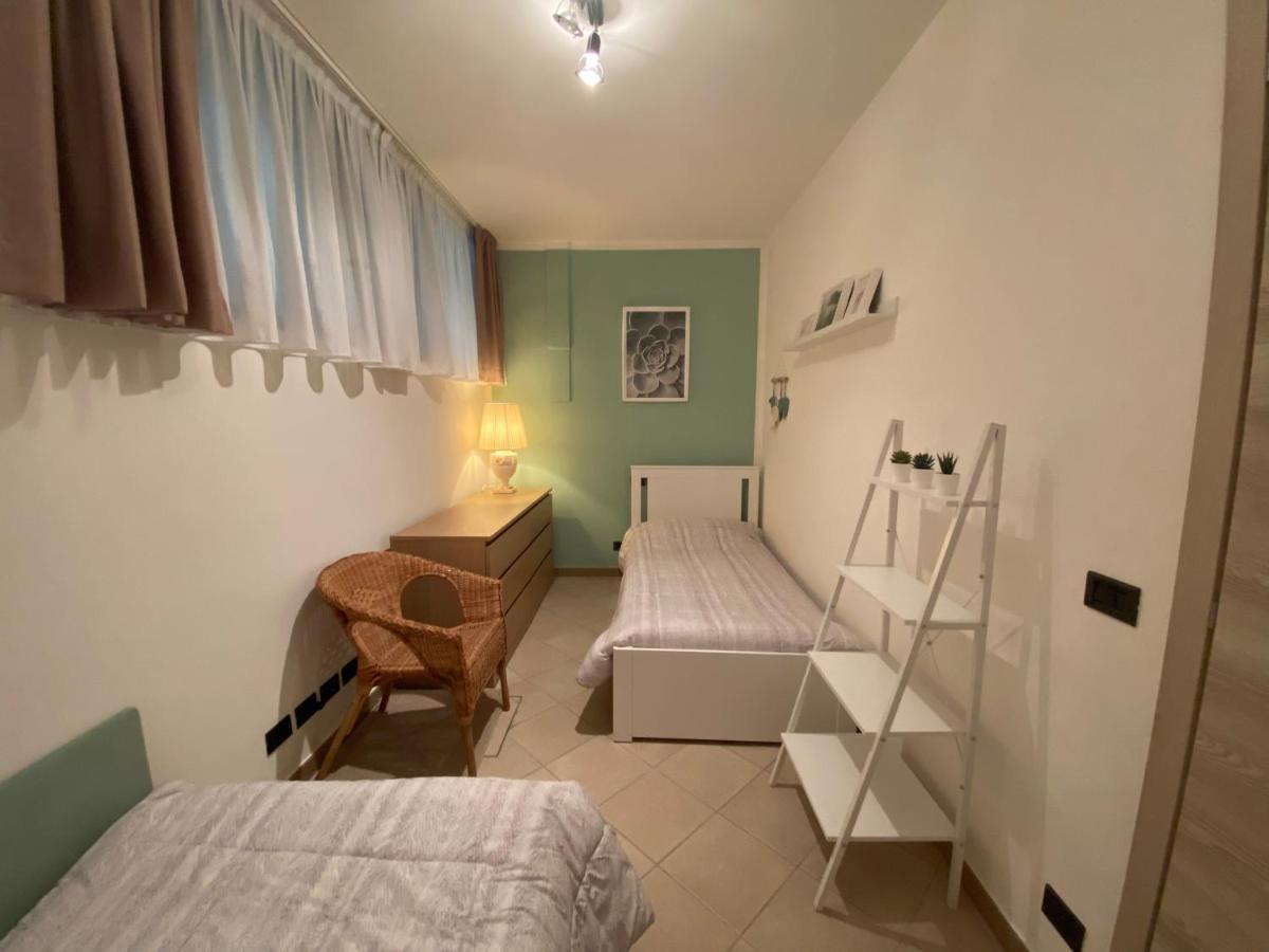 Flowers & Garden Apartment Con Vista Lago Manerba del Garda Exterior foto