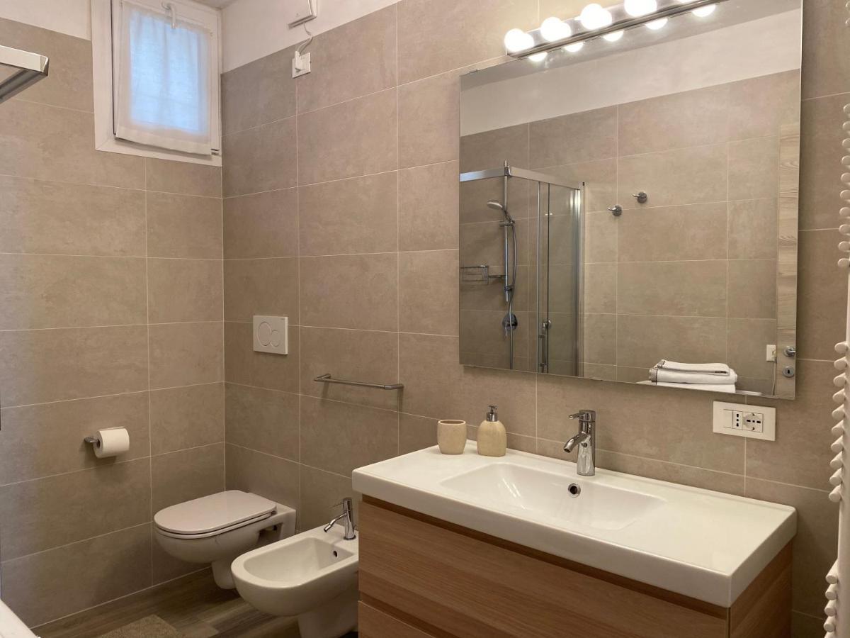 Flowers & Garden Apartment Con Vista Lago Manerba del Garda Exterior foto